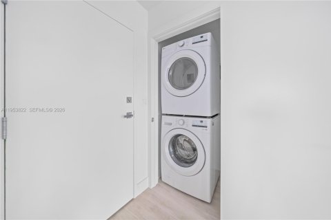 Condominio en alquiler en Miami, Florida, 3 dormitorios, 108.23 m2 № 2008206 - foto 5