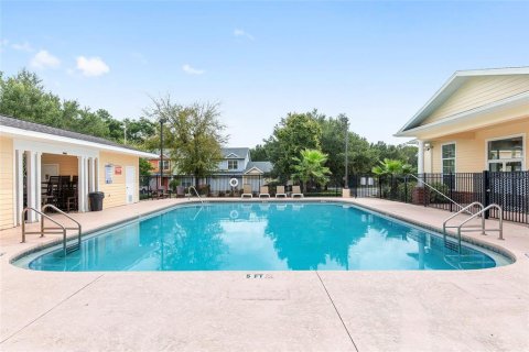 Condo in Gainesville, Florida, 2 bedrooms № 2119524 - photo 12