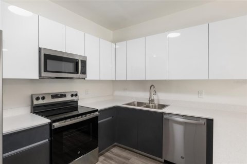 Condo in Gainesville, Florida, 2 bedrooms № 2119524 - photo 5