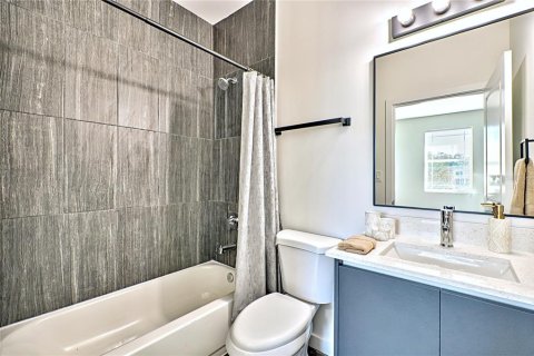 Condo in Gainesville, Florida, 2 bedrooms № 2119524 - photo 9