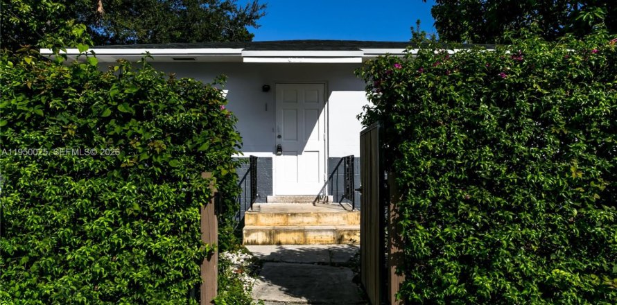 Студия в Майами, Флорида № 2005633