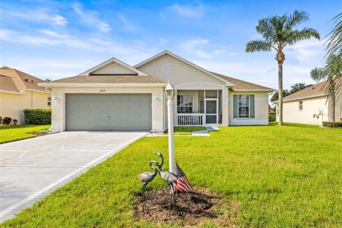 House in Sun City Center, Florida 3 bedrooms, 176.7 sq.m. № 1755357 - photo 1