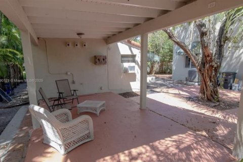 House in Miami Beach, Florida 4 bedrooms, 217.21 sq.m. № 1943480 - photo 8