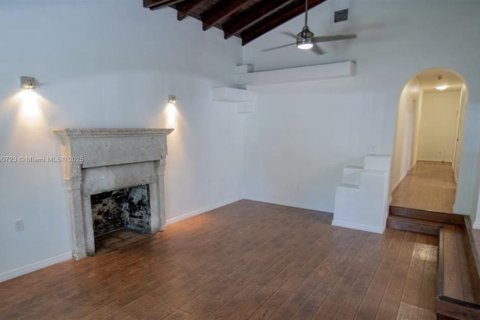 House in Miami Beach, Florida 4 bedrooms, 217.21 sq.m. № 1943480 - photo 15