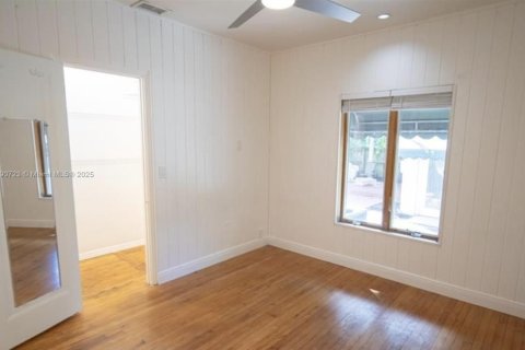 House in Miami Beach, Florida 4 bedrooms, 217.21 sq.m. № 1943480 - photo 27