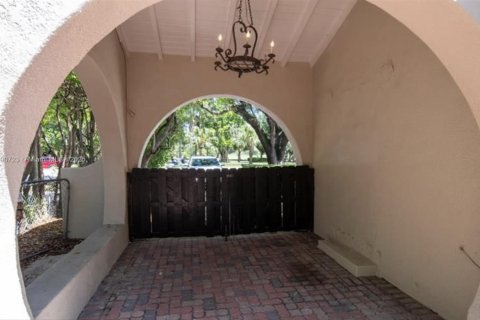 House in Miami Beach, Florida 4 bedrooms, 217.21 sq.m. № 1943480 - photo 4