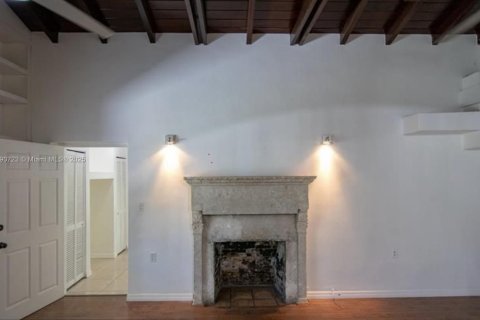 House in Miami Beach, Florida 4 bedrooms, 217.21 sq.m. № 1943480 - photo 11