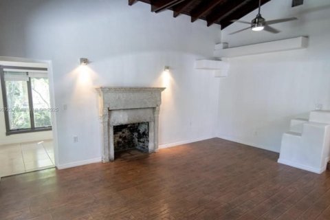 House in Miami Beach, Florida 4 bedrooms, 217.21 sq.m. № 1943480 - photo 13