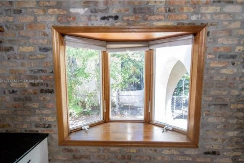 House in Miami Beach, Florida 4 bedrooms, 217.21 sq.m. № 1943480 - photo 22