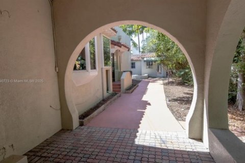 House in Miami Beach, Florida 4 bedrooms, 217.21 sq.m. № 1943480 - photo 6