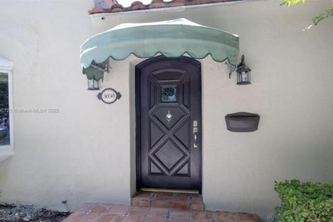 House in Miami Beach, Florida 4 bedrooms, 217.21 sq.m. № 1943480 - photo 2