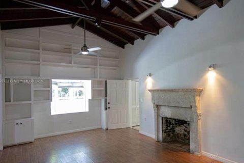House in Miami Beach, Florida 4 bedrooms, 217.21 sq.m. № 1943480 - photo 10