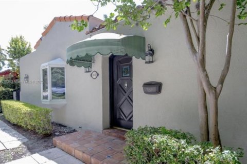 House in Miami Beach, Florida 4 bedrooms, 217.21 sq.m. № 1943480 - photo 3