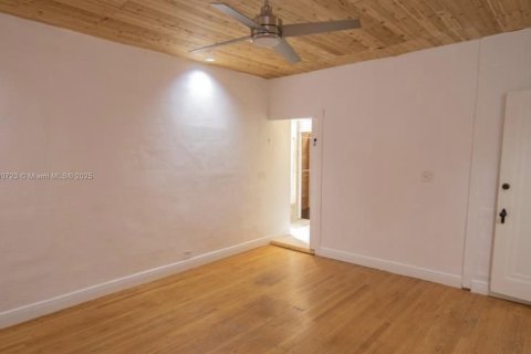 House in Miami Beach, Florida 4 bedrooms, 217.21 sq.m. № 1943480 - photo 26