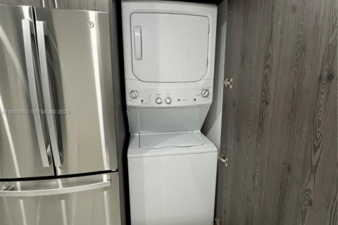 Villa ou maison à louer à Miami, Floride: 3 chambres, 191.38 m2 № 1960771 - photo 12