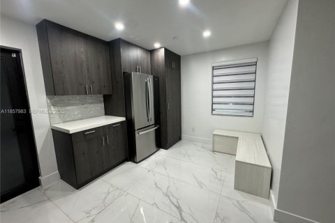 Villa ou maison à louer à Miami, Floride: 3 chambres, 191.38 m2 № 1960771 - photo 10