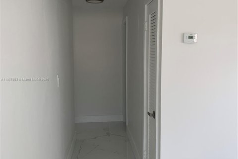 Villa ou maison à louer à Miami, Floride: 3 chambres, 191.38 m2 № 1960771 - photo 7