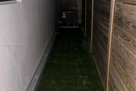 Villa ou maison à louer à Miami, Floride: 3 chambres, 191.38 m2 № 1960771 - photo 13