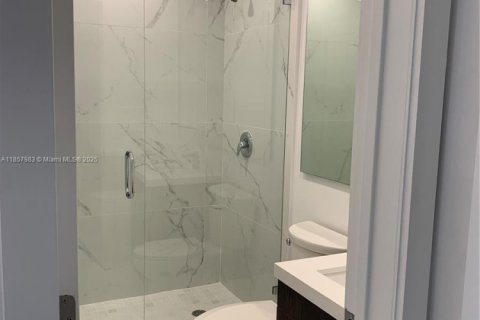 Villa ou maison à louer à Miami, Floride: 3 chambres, 191.38 m2 № 1960771 - photo 5