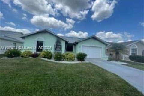 Casa en venta en Fort Myers, Florida, 2 dormitorios, 116.59 m2 № 1969358 - foto 7