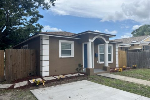 House in Saint Petersburg, Florida 3 bedrooms, 112.88 sq.m. № 1792774 - photo 16