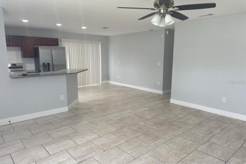 House in Saint Petersburg, Florida 3 bedrooms, 112.88 sq.m. № 1792774 - photo 2
