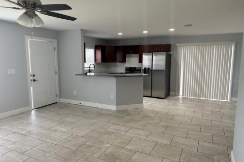 House in Saint Petersburg, Florida 3 bedrooms, 112.88 sq.m. № 1792774 - photo 3