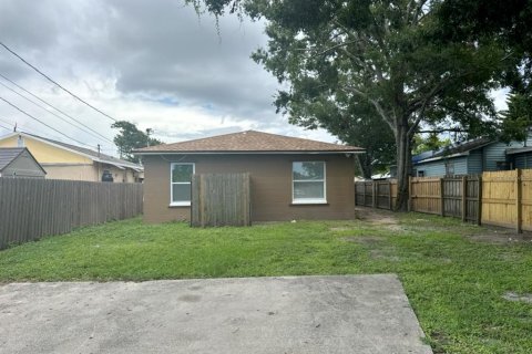 House in Saint Petersburg, Florida 3 bedrooms, 112.88 sq.m. № 1792774 - photo 15