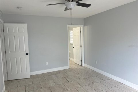 House in Saint Petersburg, Florida 3 bedrooms, 112.88 sq.m. № 1792774 - photo 10