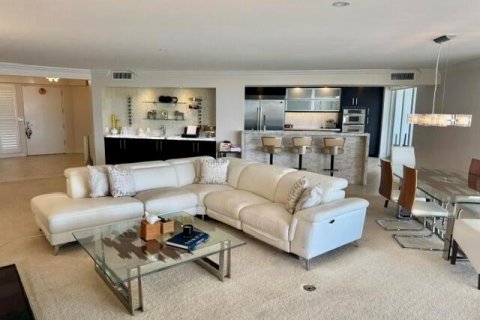 Condominio en alquiler en Fort Lauderdale, Florida, 3 dormitorios, 225.47 m2 № 2193408 - foto 3