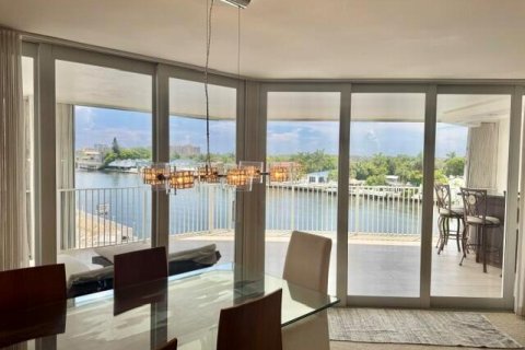 Condominio en alquiler en Fort Lauderdale, Florida, 3 dormitorios, 225.47 m2 № 2193408 - foto 2
