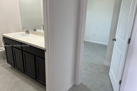 House in Lehigh Acres, Florida 4 bedrooms № 2017422 - photo 16