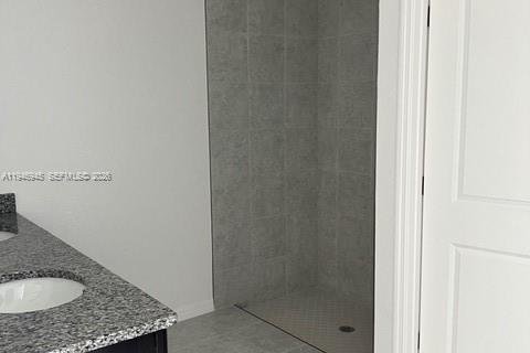 House in Lehigh Acres, Florida 4 bedrooms № 2017422 - photo 9