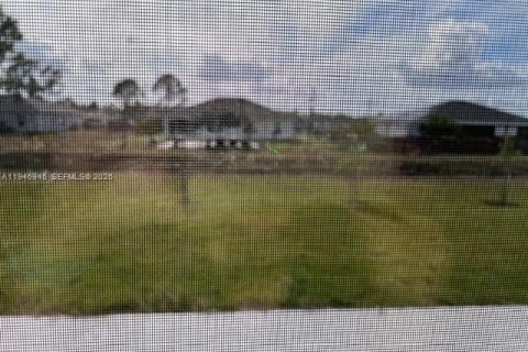 House in Lehigh Acres, Florida 4 bedrooms № 2017422 - photo 17