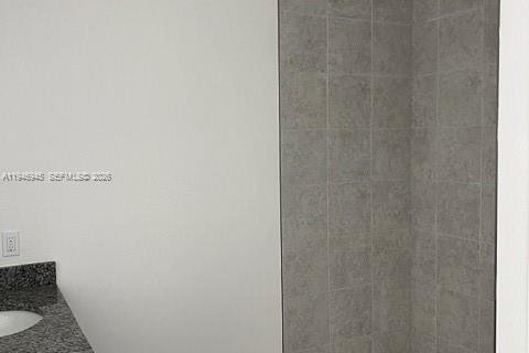 House in Lehigh Acres, Florida 4 bedrooms № 2017422 - photo 10