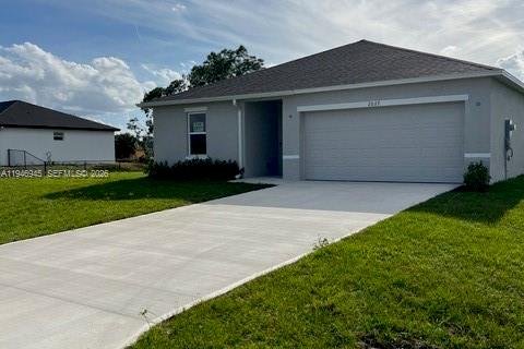 House in Lehigh Acres, Florida 4 bedrooms № 2017422