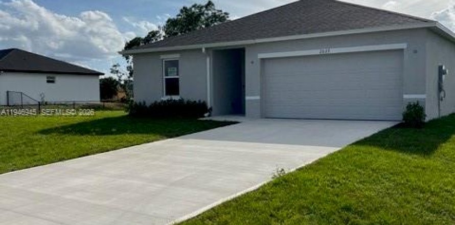 House in Lehigh Acres, Florida 4 bedrooms № 2017422
