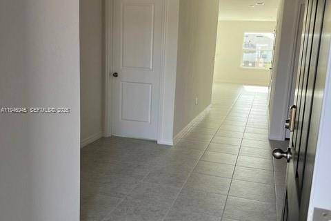 House in Lehigh Acres, Florida 4 bedrooms № 2017422 - photo 3