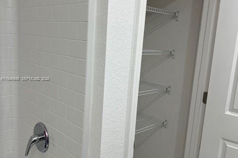 House in Lehigh Acres, Florida 4 bedrooms № 2017422 - photo 15