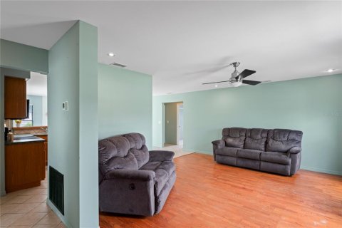 Villa ou maison à vendre à Spring Hill, Floride: 2 chambres, 117.24 m2 № 1673253 - photo 8
