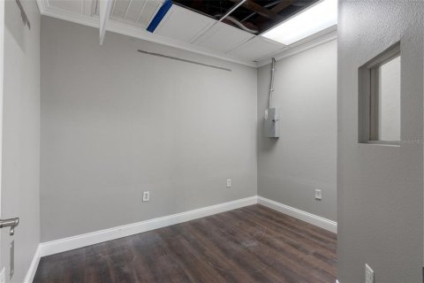 Commercial property in Spring Hill, Florida 211.82 sq.m. № 2111985 - photo 19