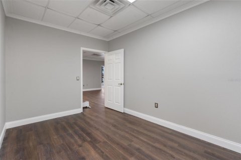 Commercial property in Spring Hill, Florida 211.82 sq.m. № 2111985 - photo 30