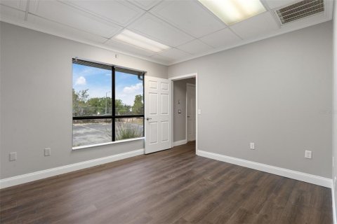 Commercial property in Spring Hill, Florida 211.82 sq.m. № 2111985 - photo 23