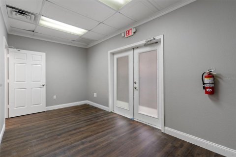 Commercial property in Spring Hill, Florida 211.82 sq.m. № 2111985 - photo 10