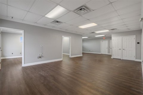 Commercial property in Spring Hill, Florida 211.82 sq.m. № 2111985 - photo 25