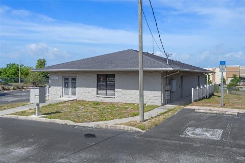 Commercial property in Spring Hill, Florida 211.82 sq.m. № 2111985 - photo 6