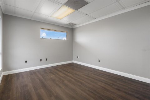 Commercial property in Spring Hill, Florida 211.82 sq.m. № 2111985 - photo 27