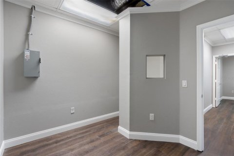 Commercial property in Spring Hill, Florida 211.82 sq.m. № 2111985 - photo 20