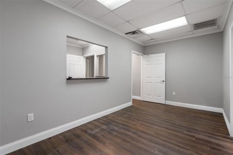 Commercial property in Spring Hill, Florida 211.82 sq.m. № 2111985 - photo 12