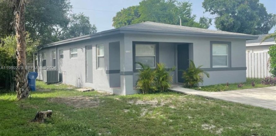 House in Fort Lauderdale, Florida 4 bedrooms, 120.77 sq.m. № 2062479